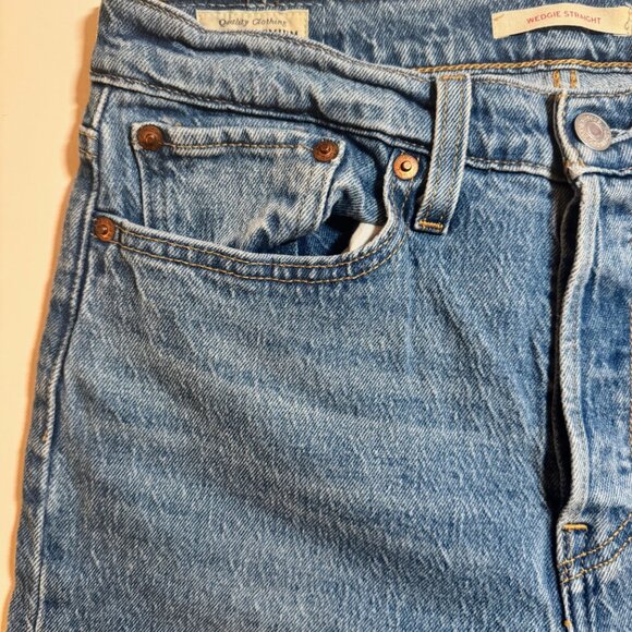 Wedgie Straight Levi's Jeans, Size 27 - Picture 4 of 5